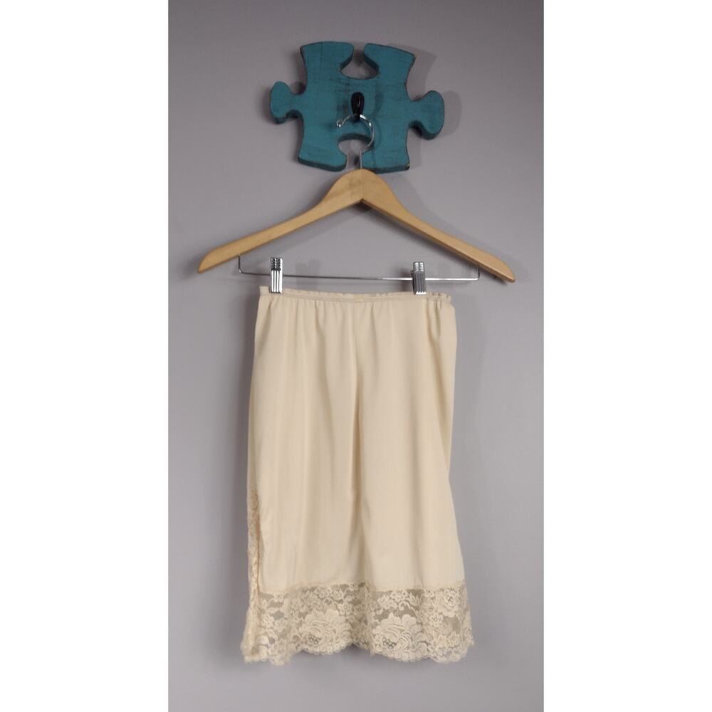 Vintage 70s Vanity Fair Creme Half Slip XS Nylon Embroidery Lace Trim Lingerie